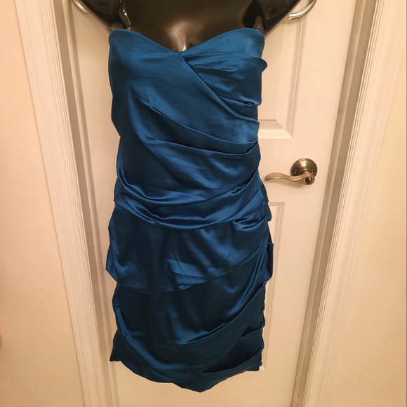 Formal dress - Picture 1 of 2